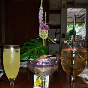 Meet your Posher, Cynthia